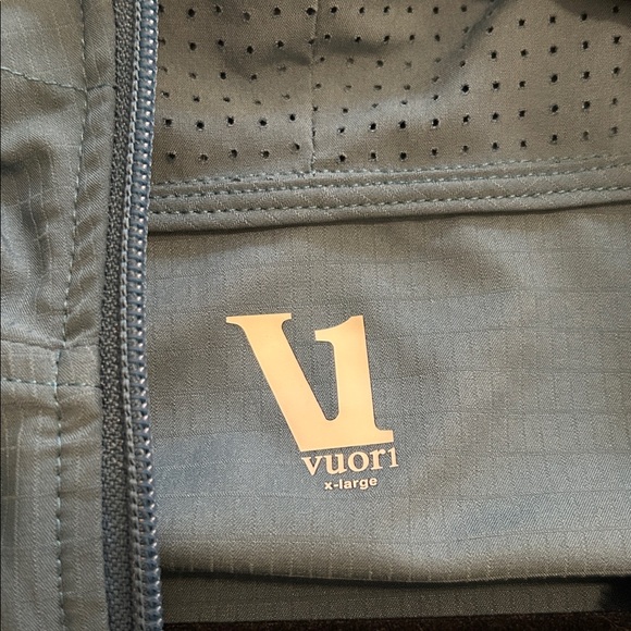 Vuori Stonesteps Windbreaker Jacket in Tide - Picture 8 of 9